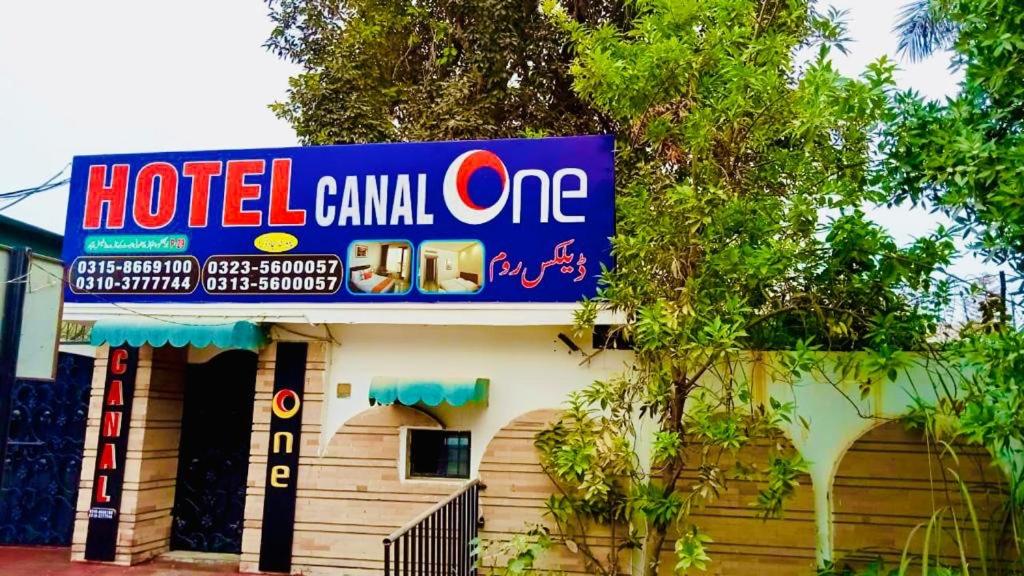 Hotel Canal One - Housity