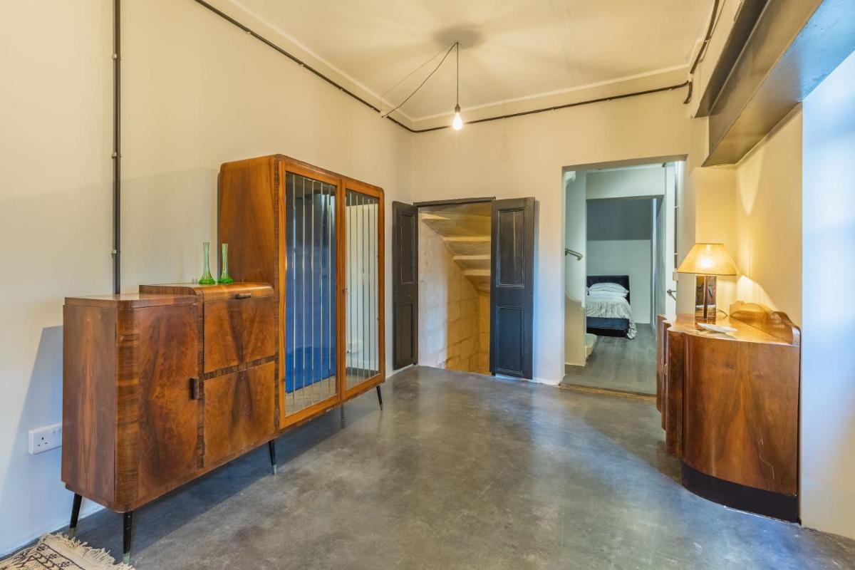 Stylish Retro Suites - Housity