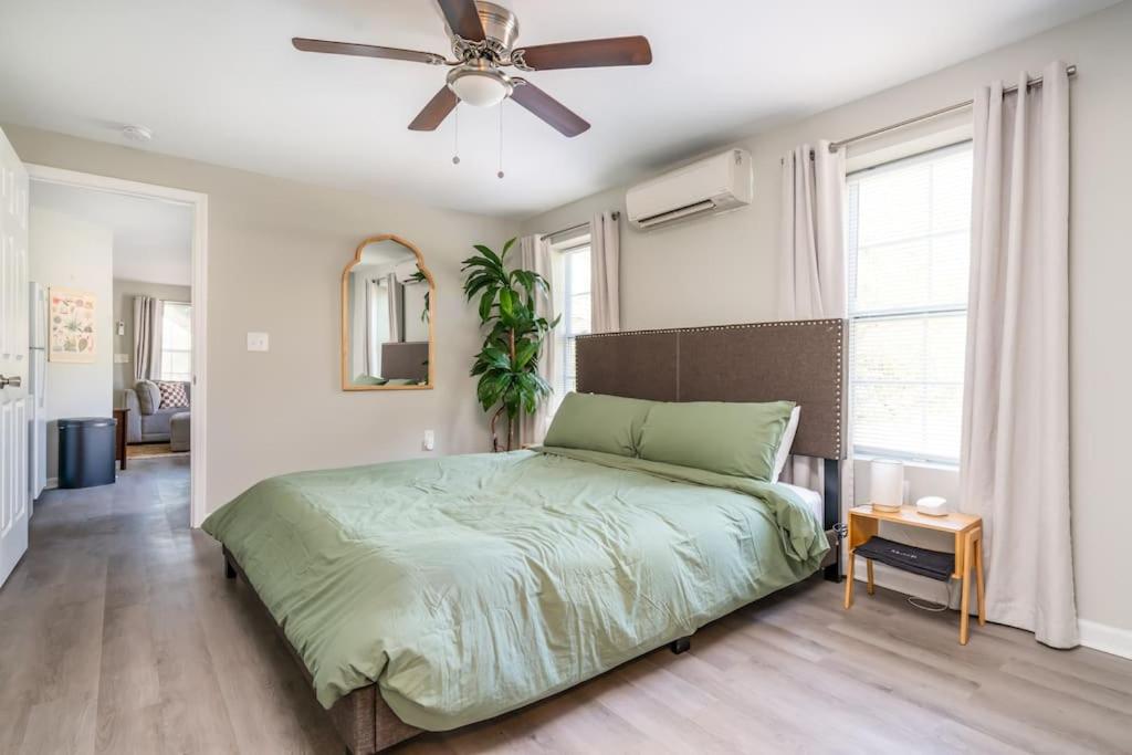 Plush 1 bed APT near Five Points! Bring your pets! - Housity
