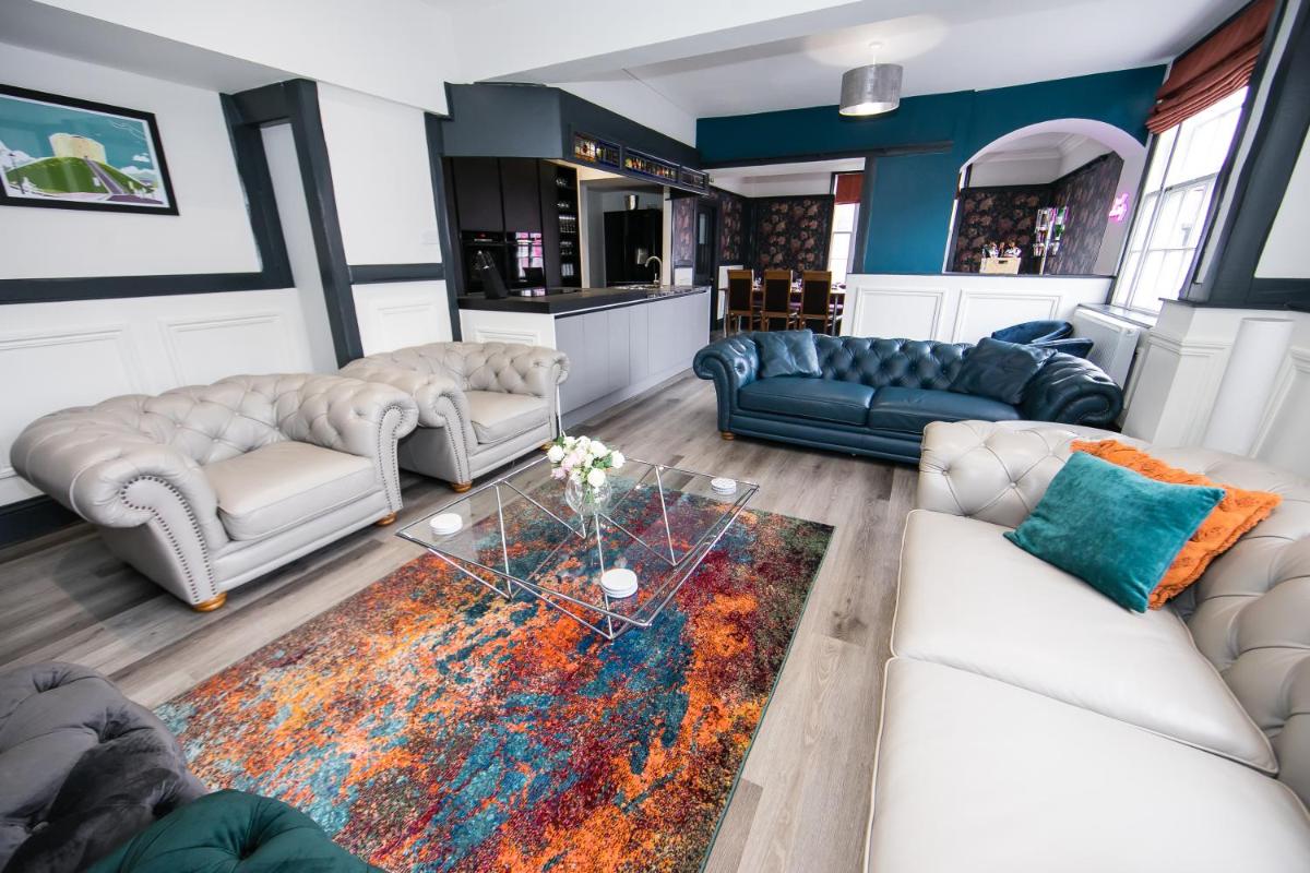The Woolpack York - Unforgettable Group Getaway in Central York - Housity