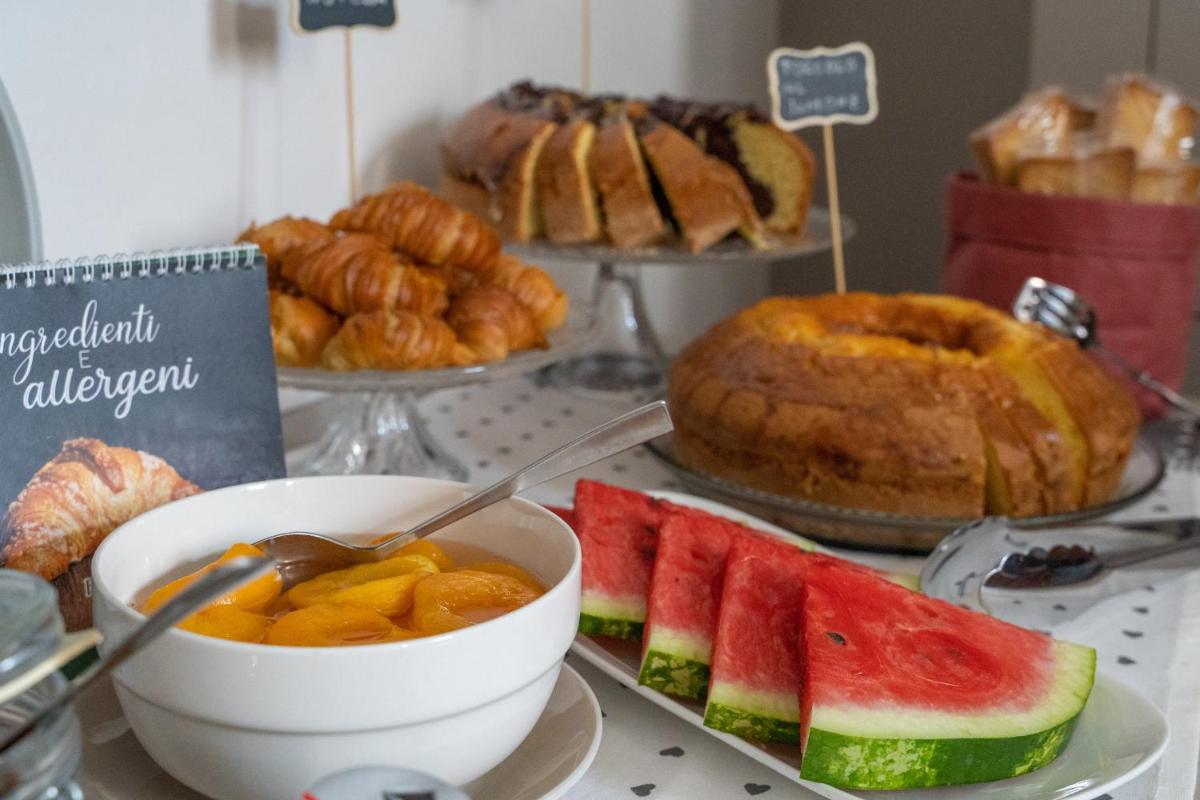 Hotel Mom Assisi - Housity