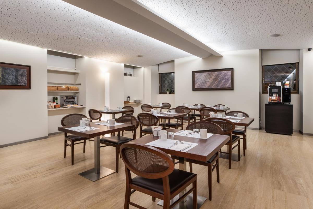 Un restaurante o sitio para comer en Eurostars Vía de la Plata
