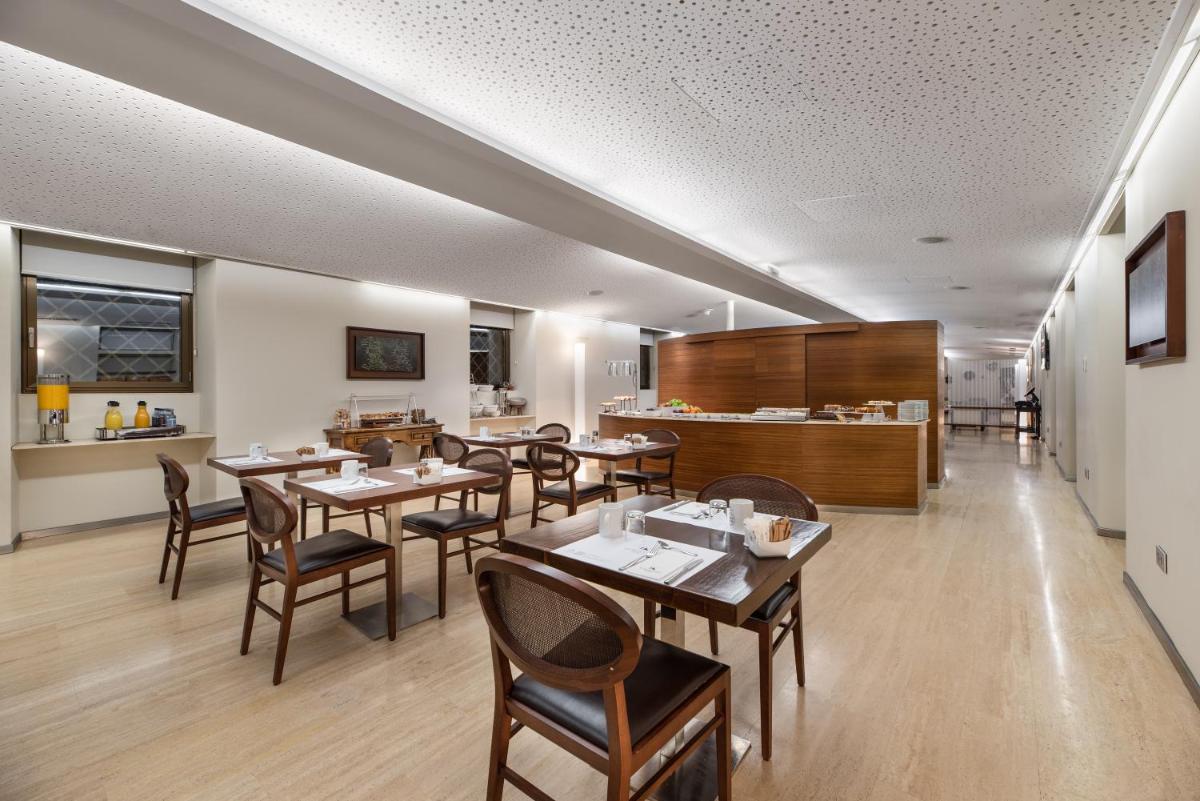 Una cocina o zona de cocina en Eurostars Vía de la Plata