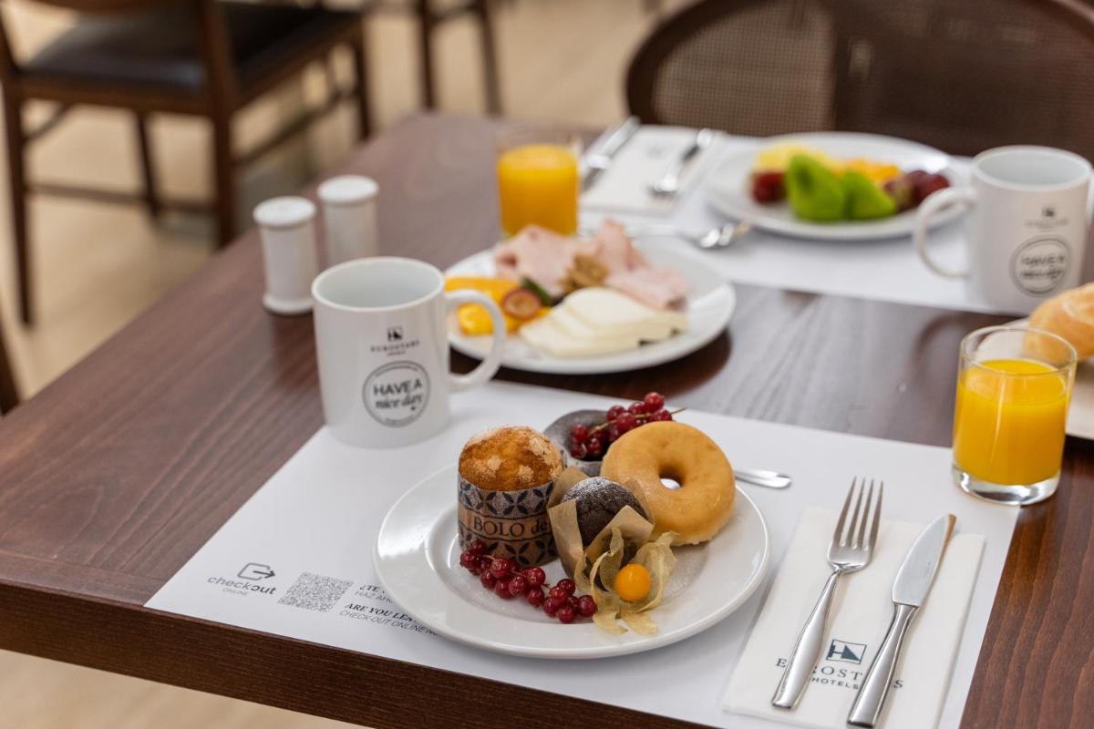 Comida en o cerca de este hotel