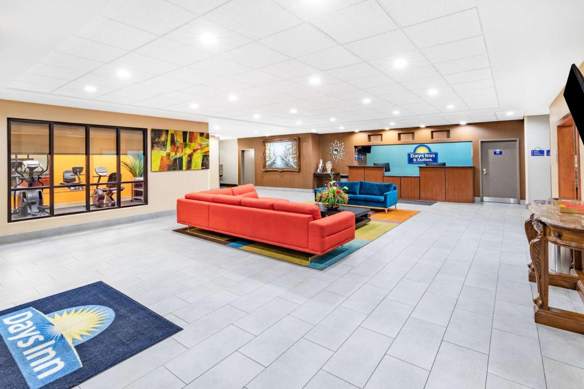 Days Inn & Suites by Wyndham San Antonio near Frost Bank Center - Housity