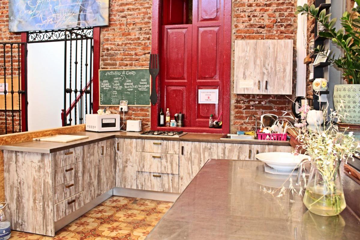 Atlantis Surf Hostel - Housity