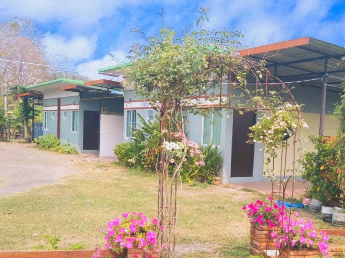 บ้านสวนสุขใจ รีสอร์ท - Housity