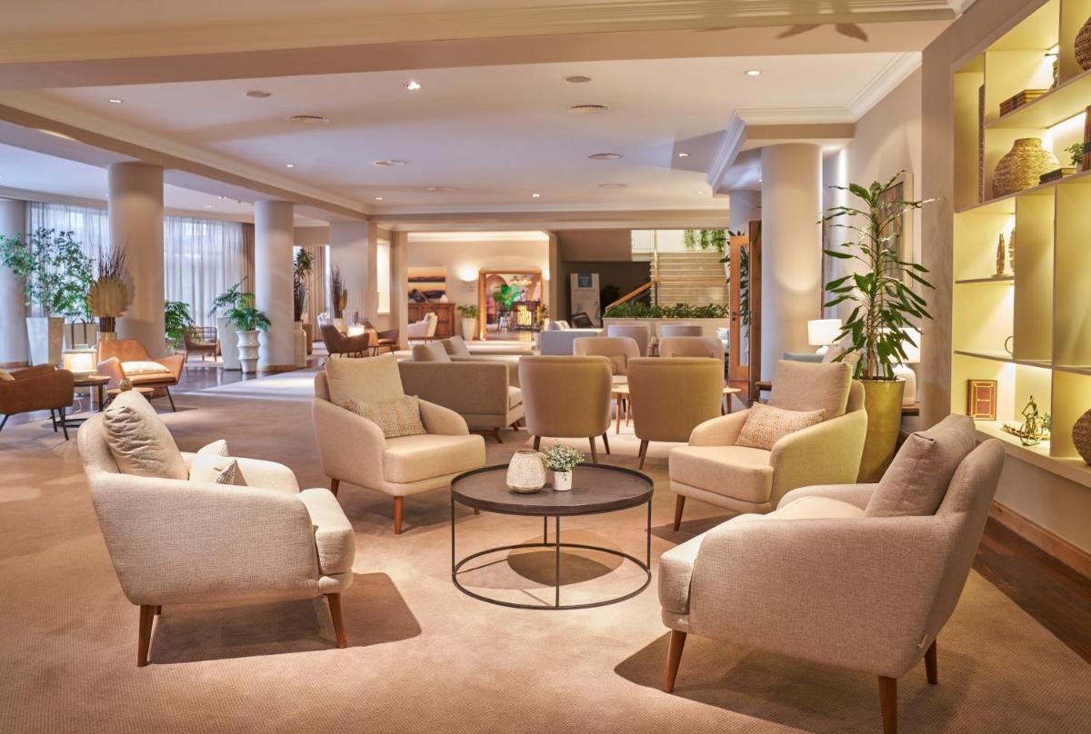 Uma área de estar em The Residence Porto Mare - PortoBay
