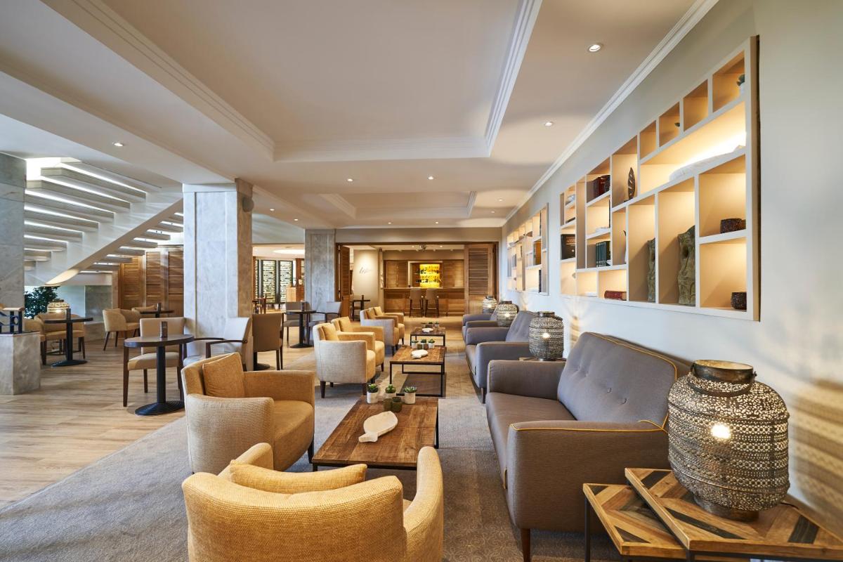 Uma área de estar em The Residence Porto Mare - PortoBay