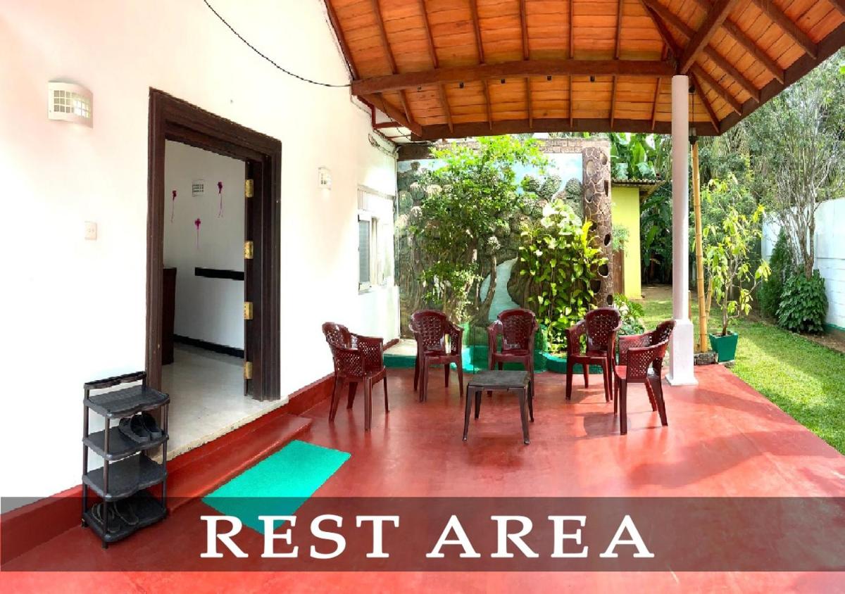 MR J HOTEL & TOURS - Housity