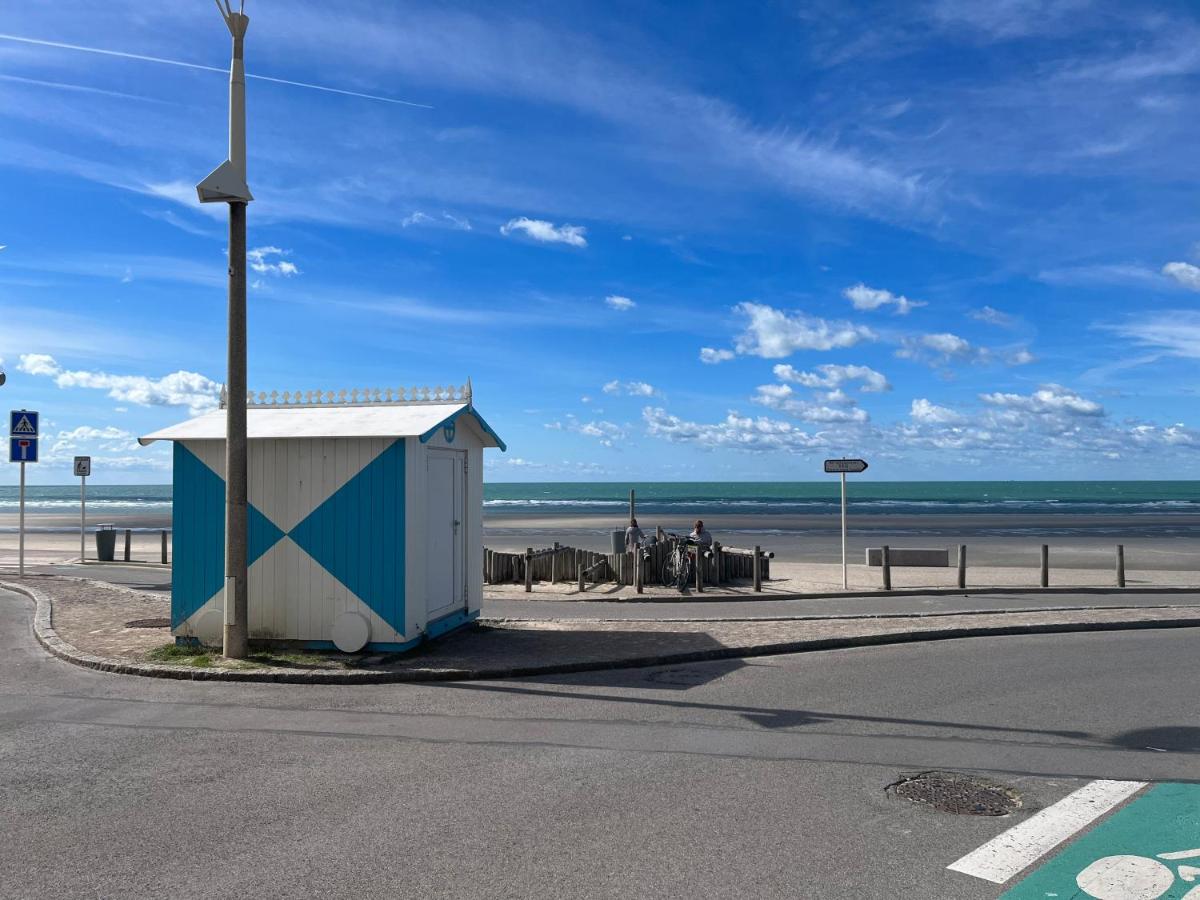 Escale en Duo les pieds dans l'eau Studio Plage d'Opale vue mer - Housity