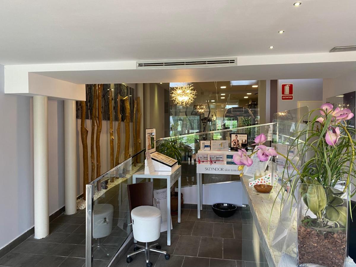 Un restaurante o sitio para comer en Hotel Rural Spa & Wellness Hacienda Los Robles