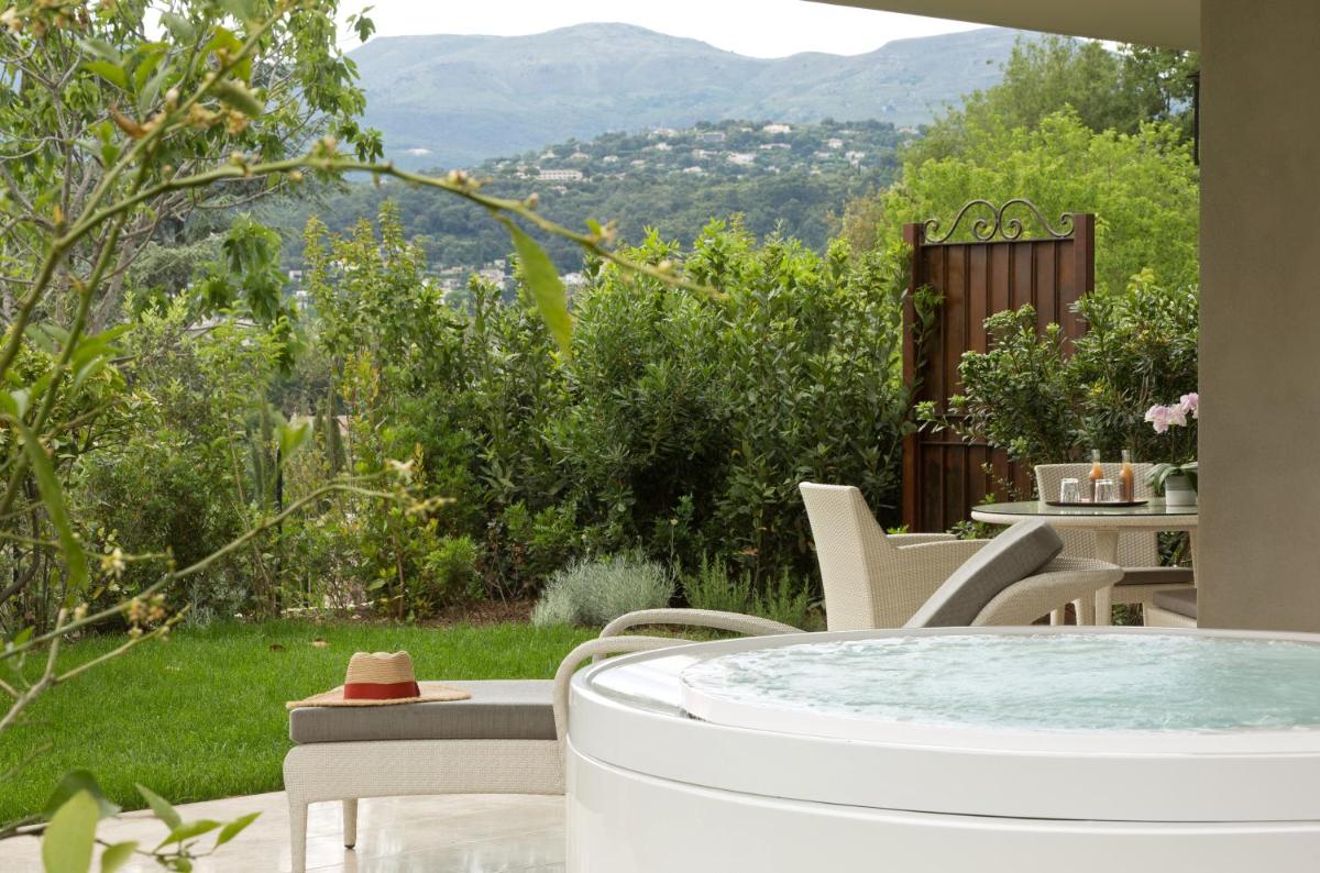 Vue générale sur la montagne ou vue sur la montagne depuis l'hôtel