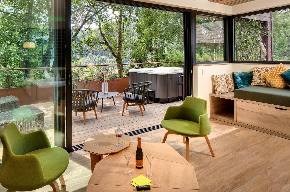 Coin salon dans l'établissement LA CHENEAUDIÈRE - Hôtel Spa - Relais & Châteaux - Restaurant étoilé