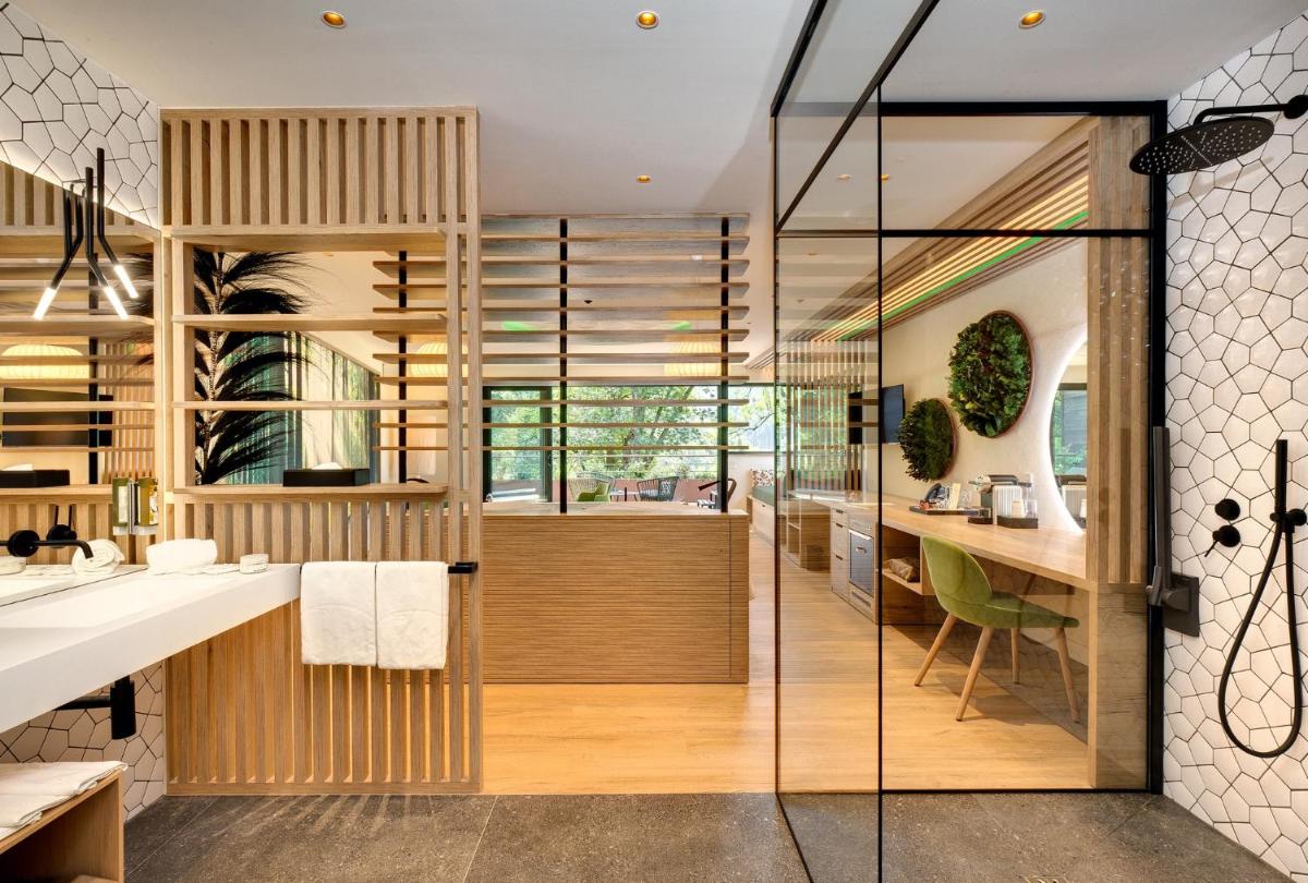 Salle de bains dans l'établissement LA CHENEAUDIÈRE - Hôtel Spa - Relais & Châteaux - Restaurant étoilé