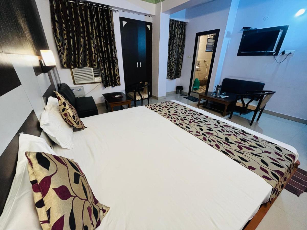 Hotel Mani International - Housity