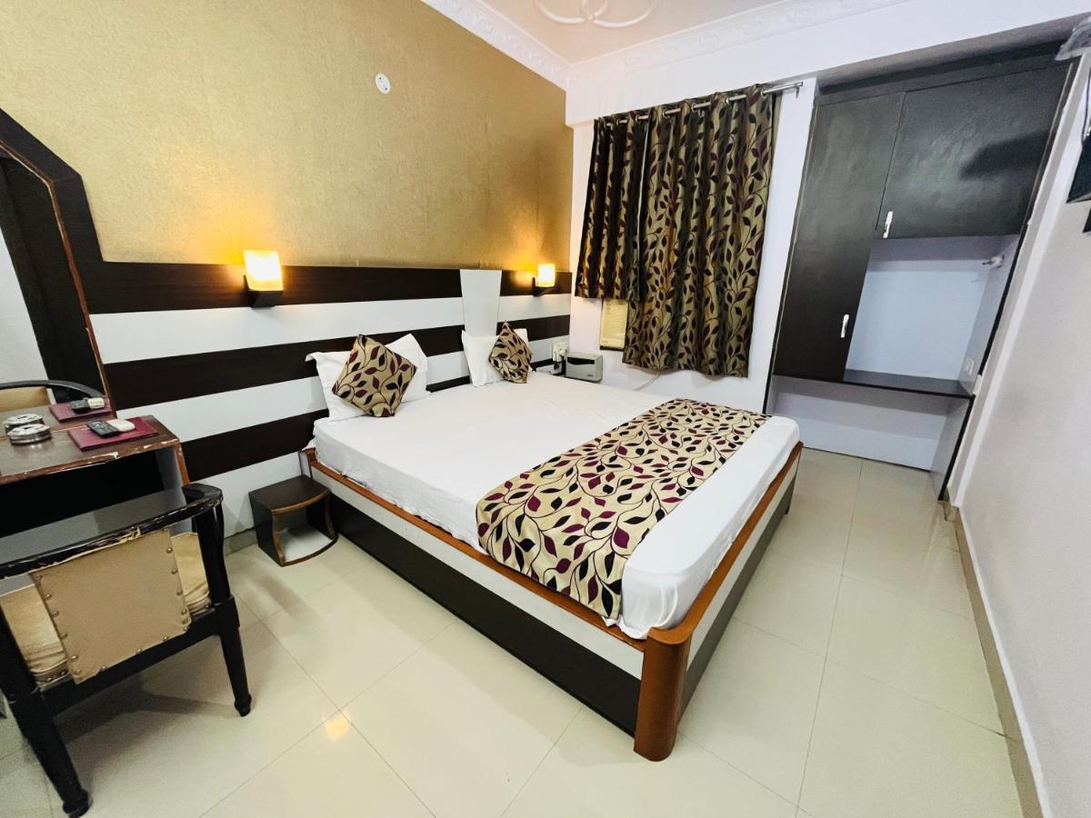 Hotel Mani International - Housity
