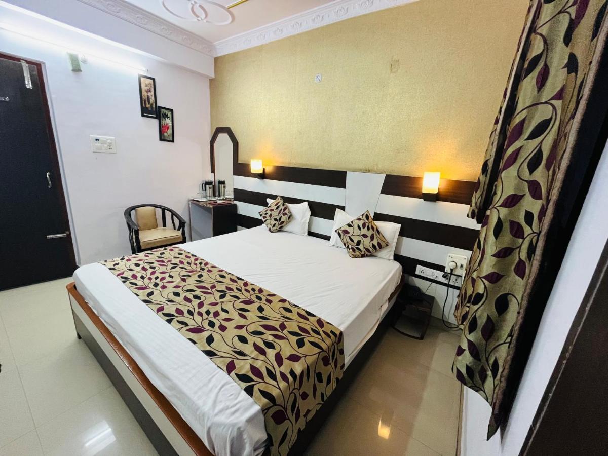 Hotel Mani International - Housity