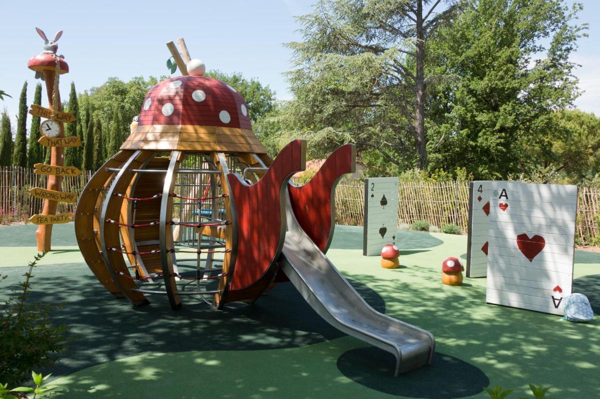 Aire de jeux pour enfants de l'établissement Domaine du Mas De Pierre