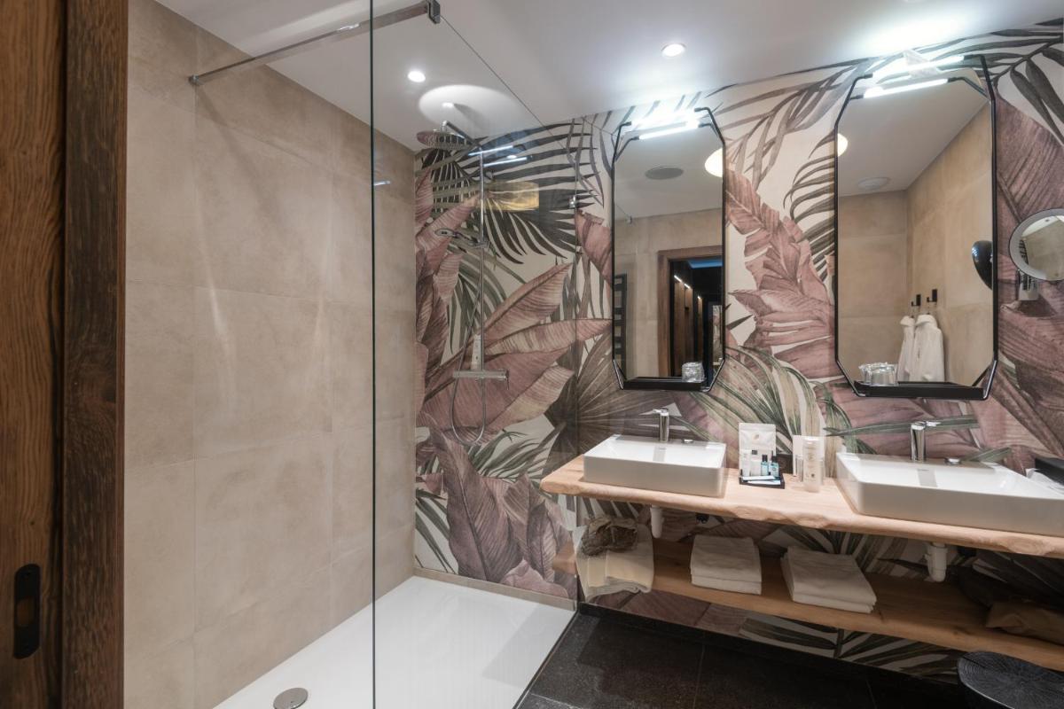 Salle de bains dans l'établissement LA CHENEAUDIÈRE - Hôtel Spa - Relais & Châteaux - Restaurant étoilé