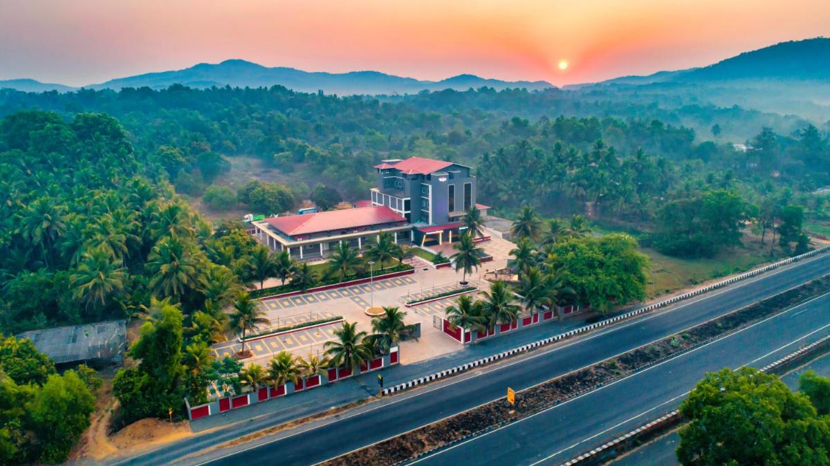 Hotel Aaradhya Adorer - Housity