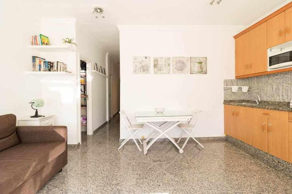 Sun and Beach Apartment - Housity