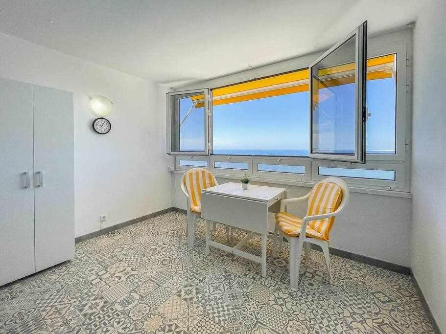 Ocean Front Apartment - Hizvo