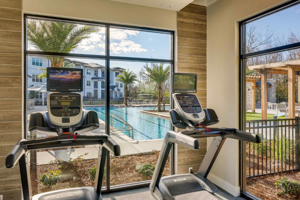 Chic 1 and 2 Bedroom Apartments at Vintage Amelia Island next to Fernandina Beach - Housity
