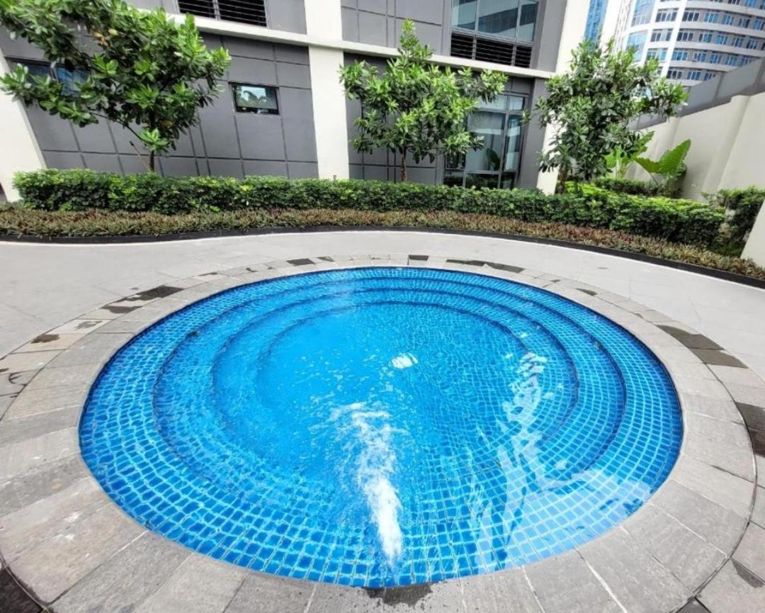PJ PLACE TO STAY at One Eastwood Tower 1 at Unit 26J - Housity