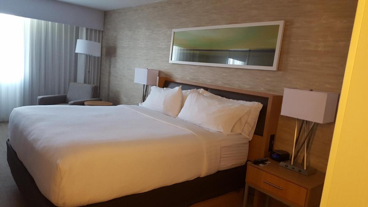 Holiday Inn Palmdale-Lancaster, an IHG Hotel - Housity