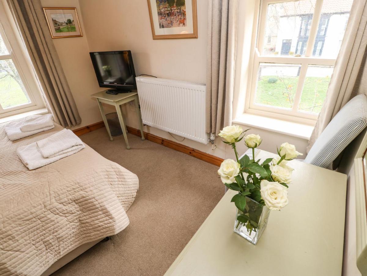 Corner Cottage - Housity