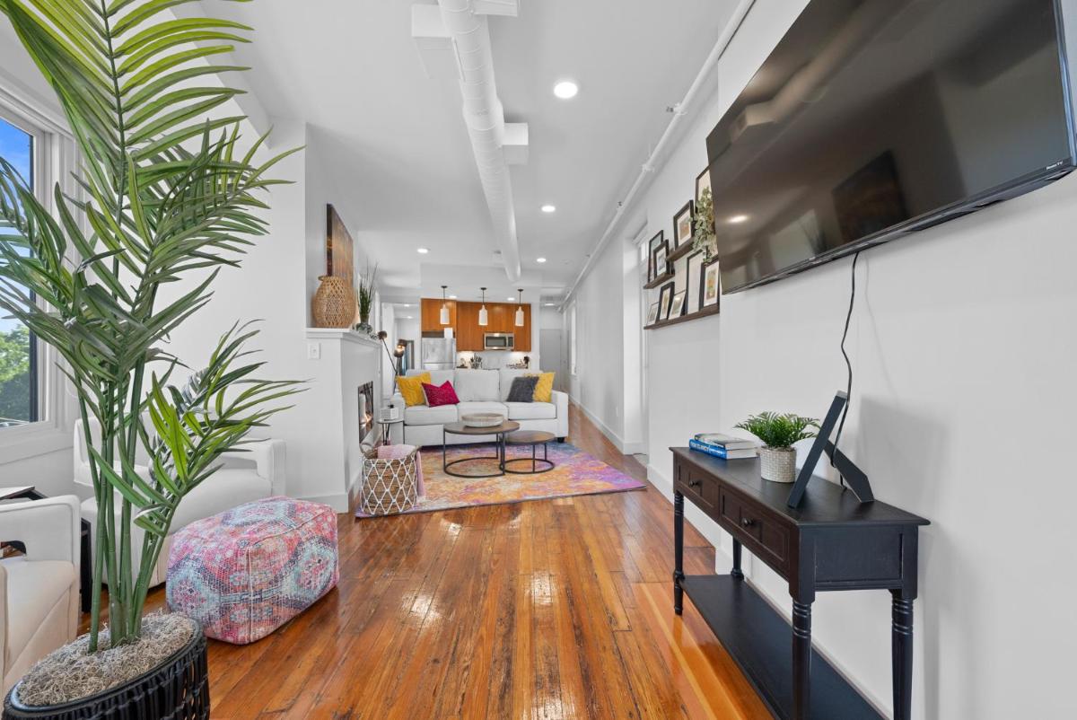The Roxanne 2- Chic One Bedroom Townhome in OTR - Housity