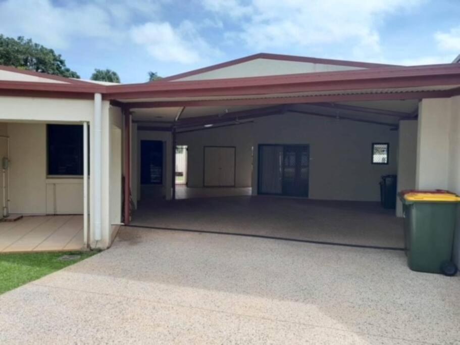 Large 4 Bedroom Suburban Gem - Housity