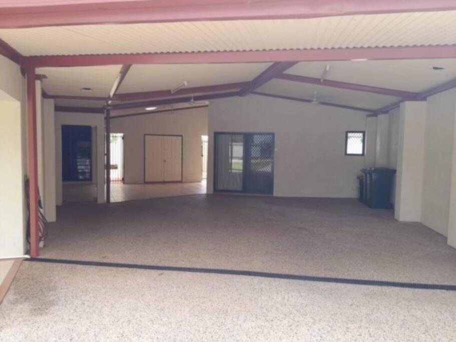 Large 4 Bedroom Suburban Gem - Housity
