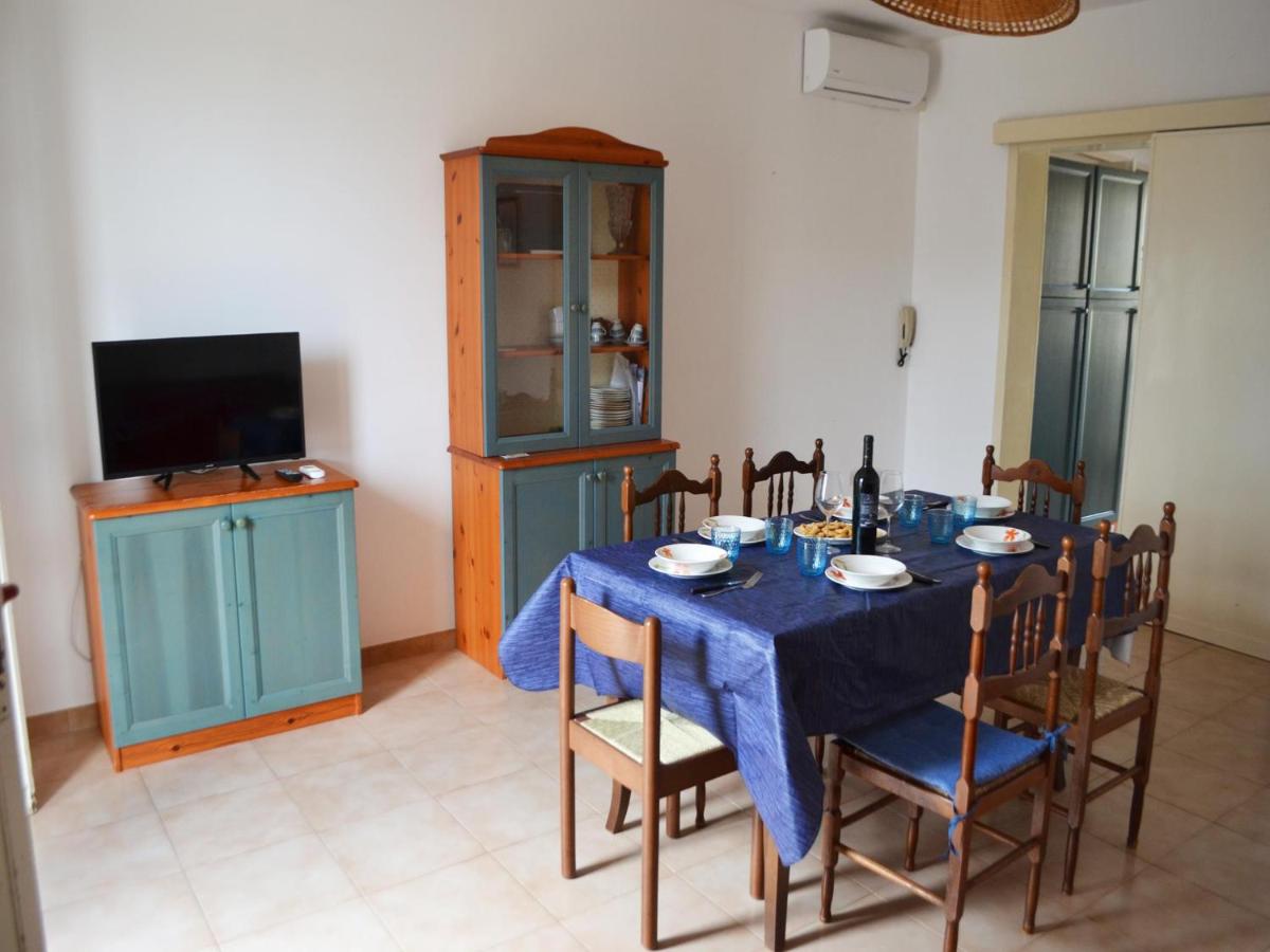 Cosy Apartment Near The Beach With Balcony; Pets Allowed - Housity