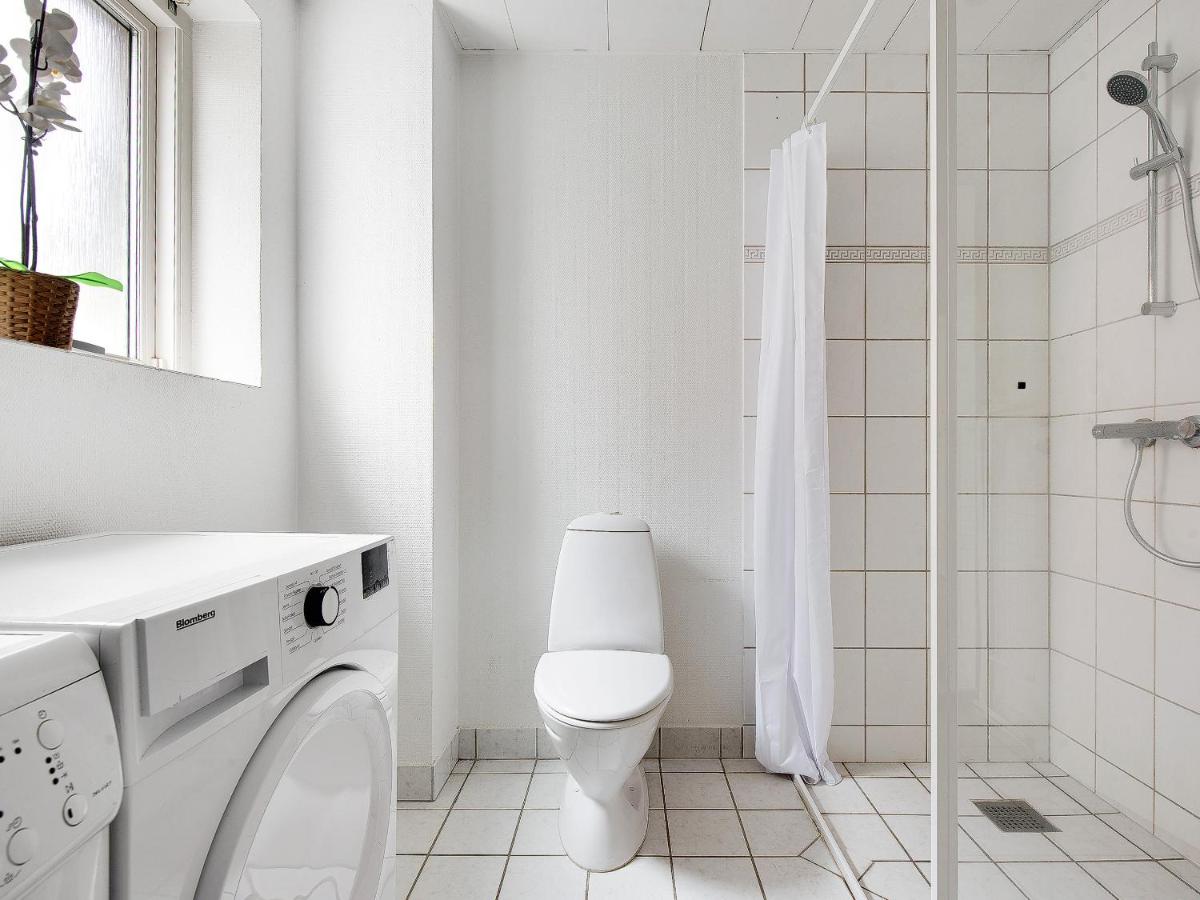 Suitetrails - Sanders Constantin - Chic Two-Bedroom Apartment With Balcony