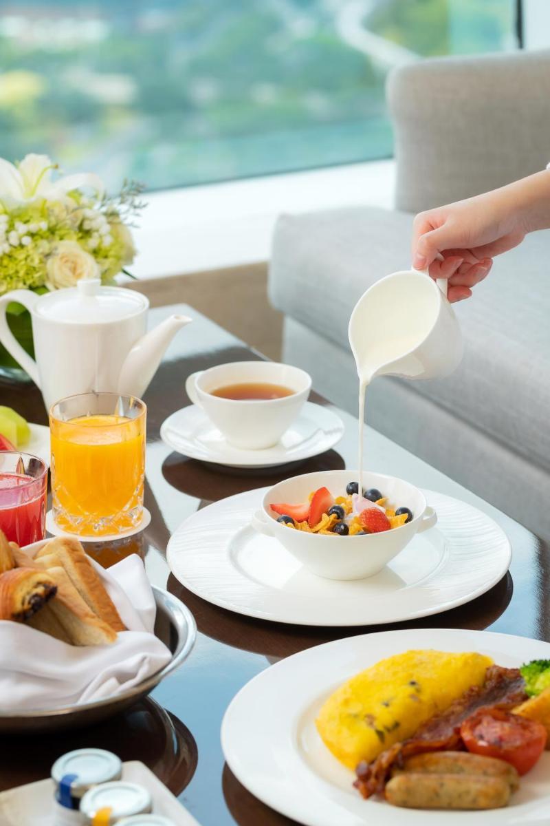 The Ritz-Carlton Jakarta, Pacific Place - Housity