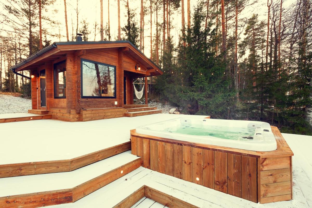 Beautifully renovated lakeside red cottage - Housity