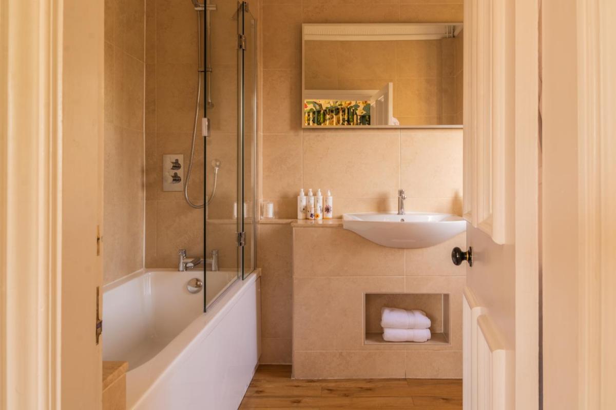 Fischers Baslow Hall - Chatsworth - Housity