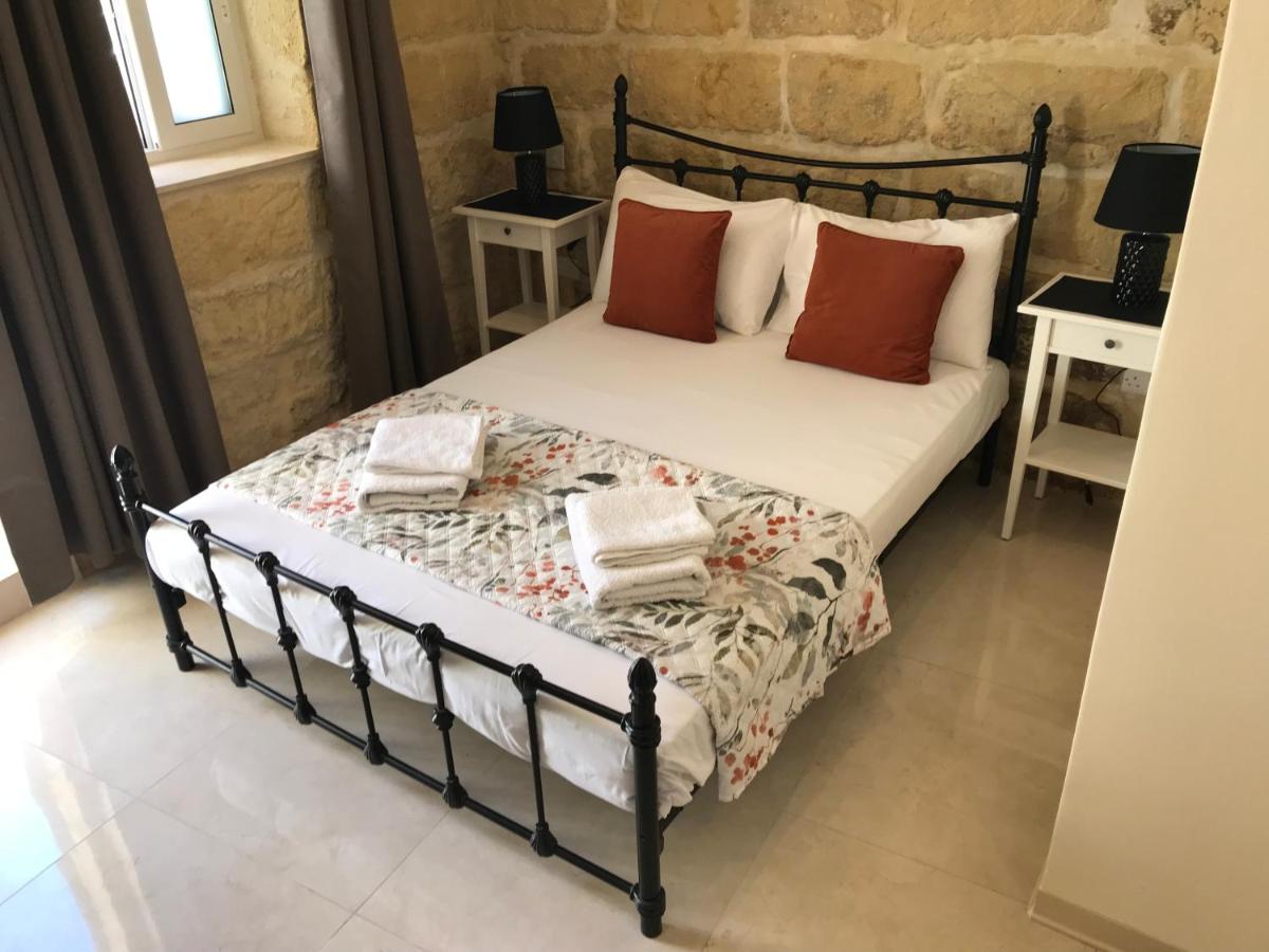 The Cloisters Bed And Breakfast - Housity