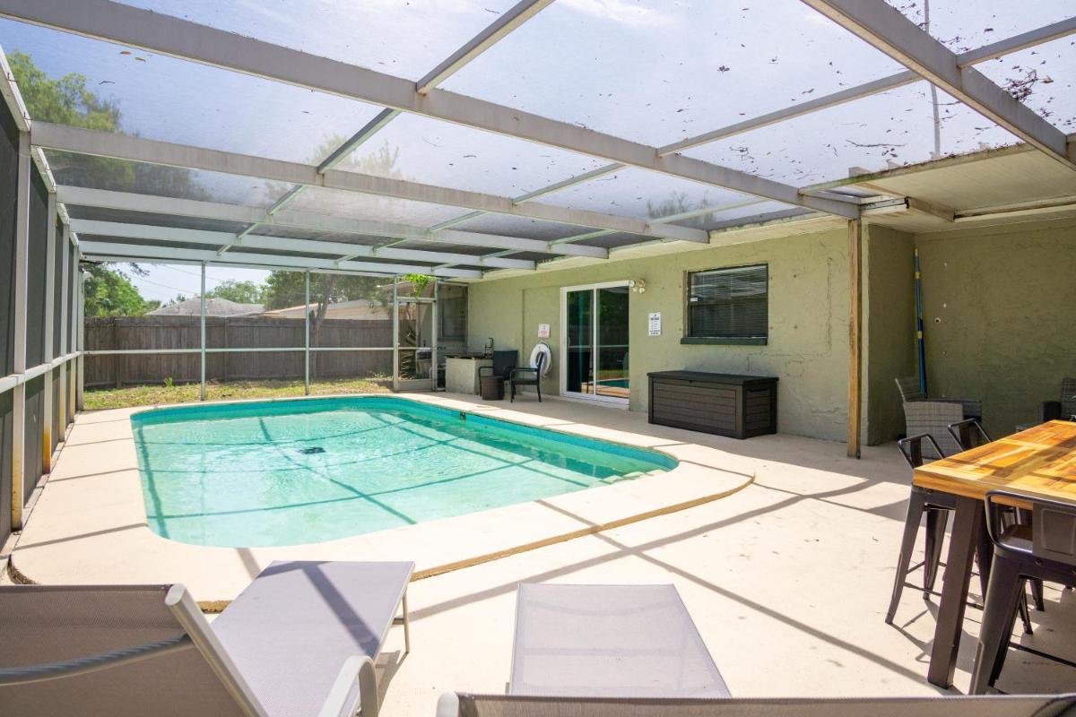 Horizon Oasis Pool Home Double Master - Housity