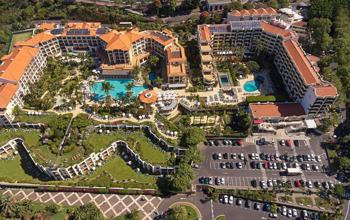 A piscina em ou perto de Suite Hotel Eden Mar - PortoBay