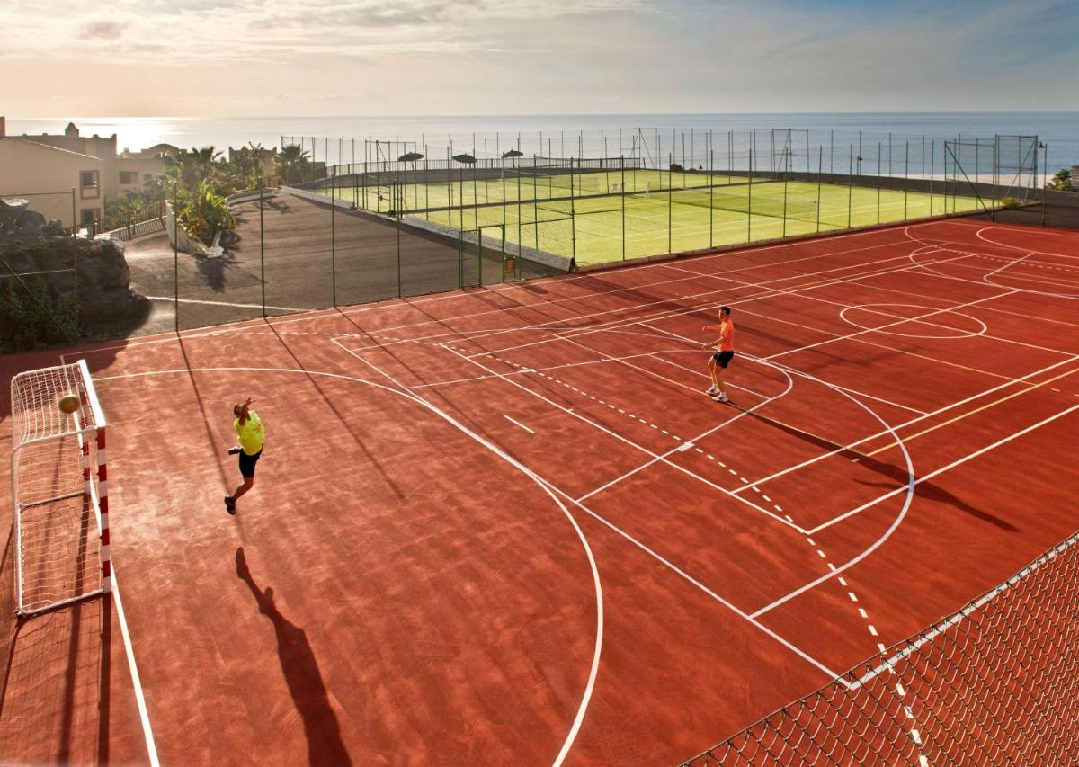 Instalaciones para jugar a tenis o squash en La Palma Princess o alrededores