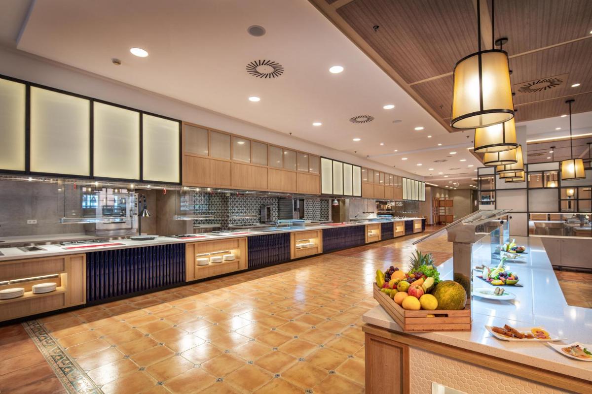 Una cocina o zona de cocina en La Palma Princess