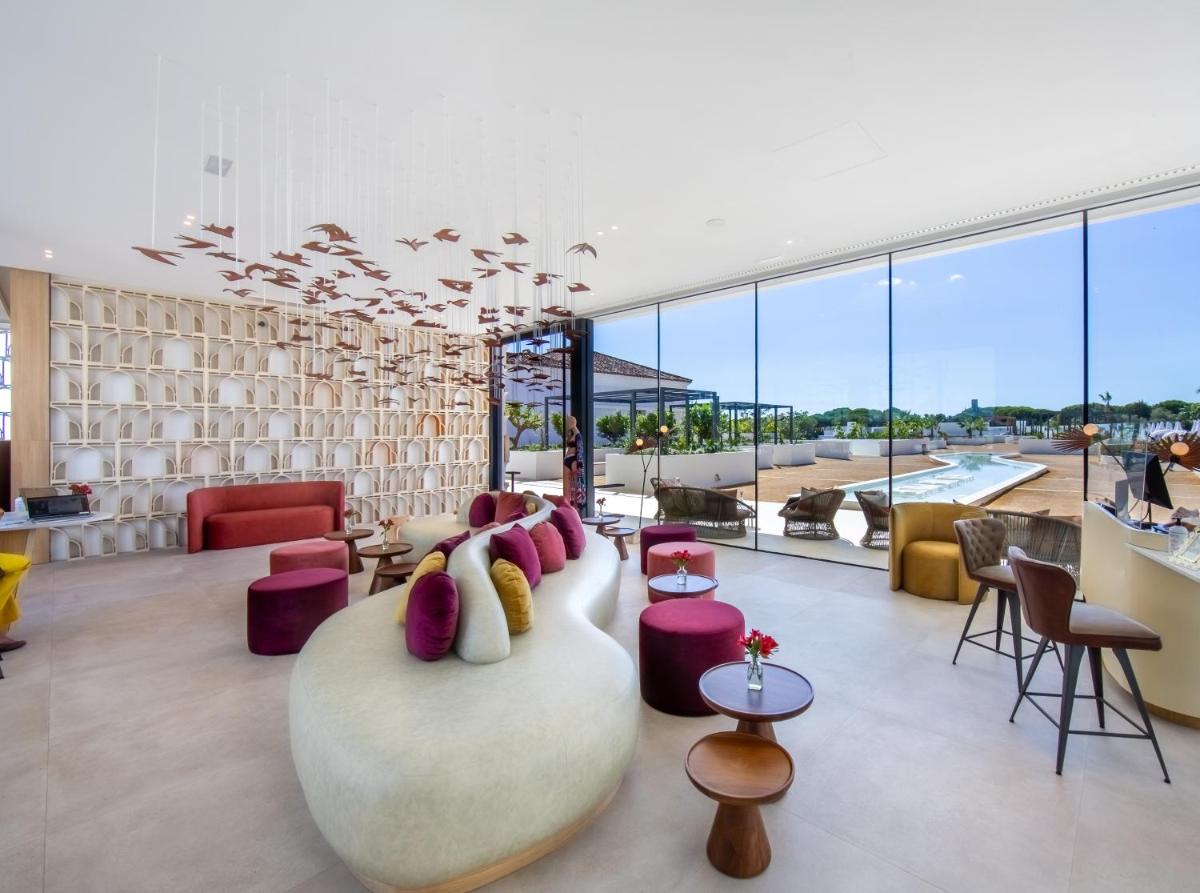 Zona de estar de SO/ Sotogrande Spa & Golf Resort Hotel