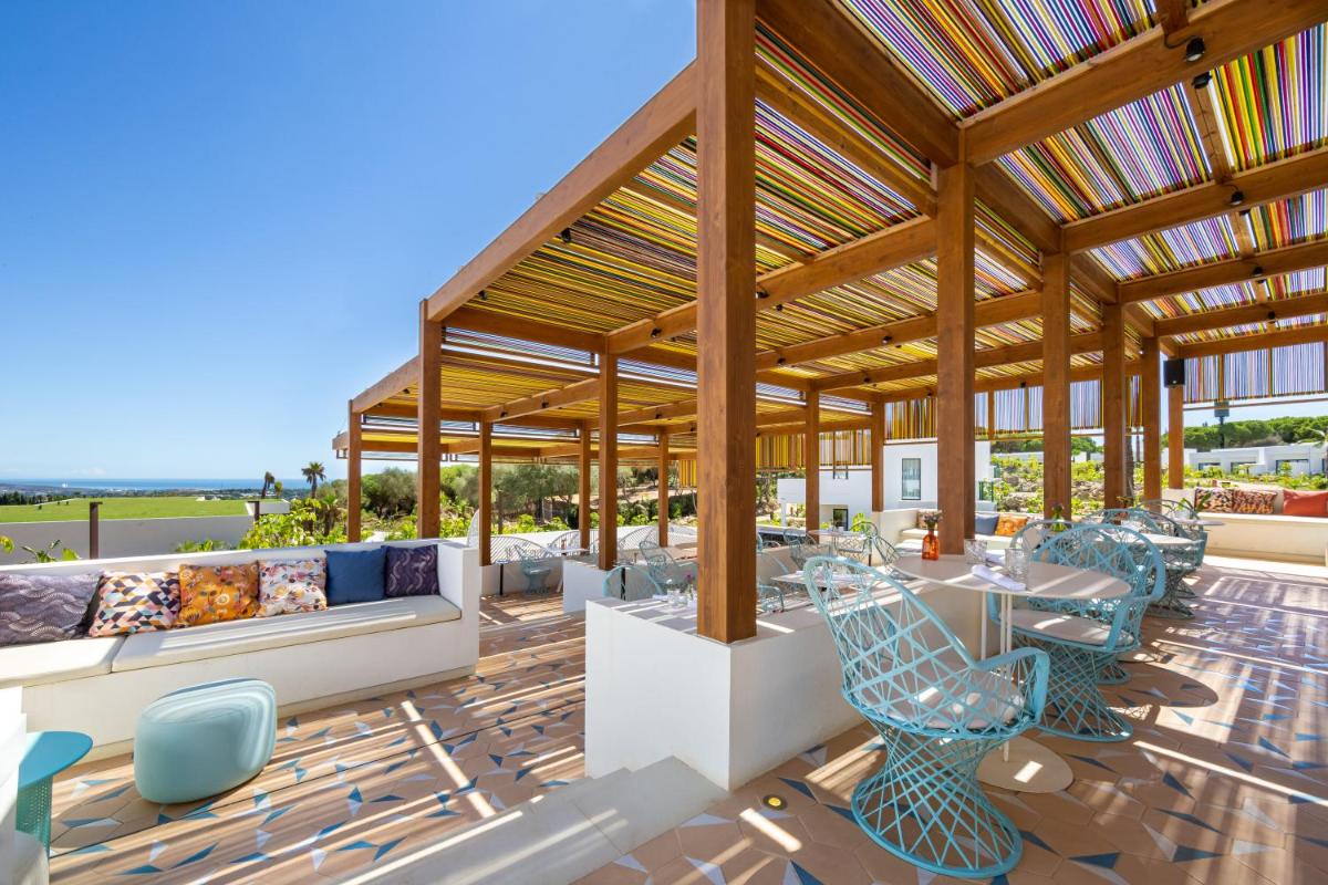 Un balcón o terraza de SO/ Sotogrande Spa & Golf Resort Hotel