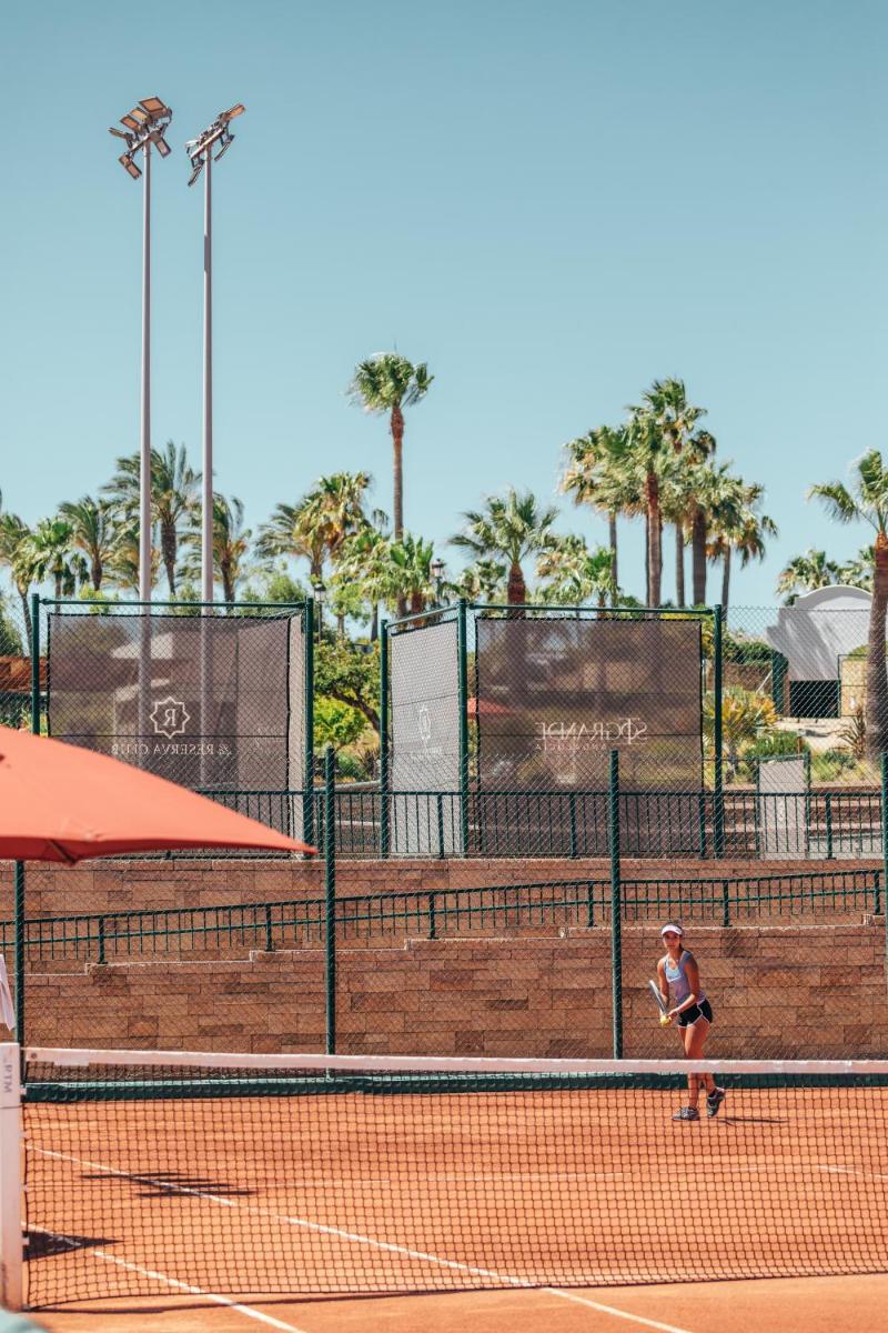 Instalaciones para jugar a tenis o squash en SO/ Sotogrande Spa & Golf Resort Hotel o alrededores
