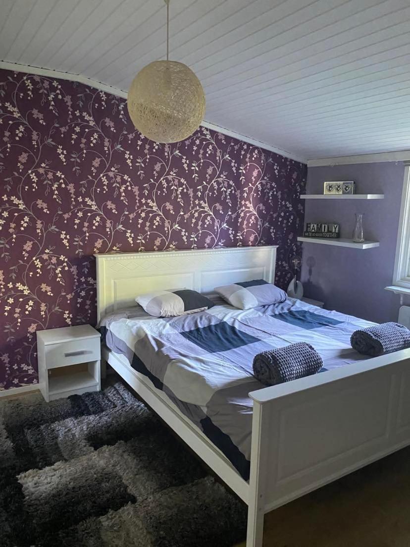 Stuga med tre sovrum - Housity