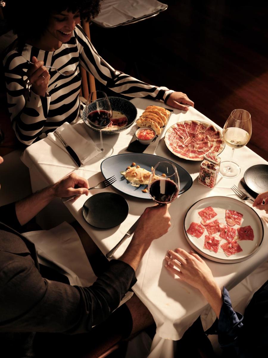 Comida en o cerca de este hotel