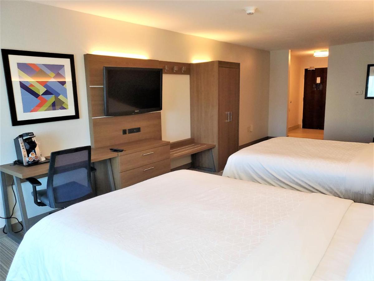 Holiday Inn Express & Suites San Antonio West Sea World Area, an IHG Hotel - Housity